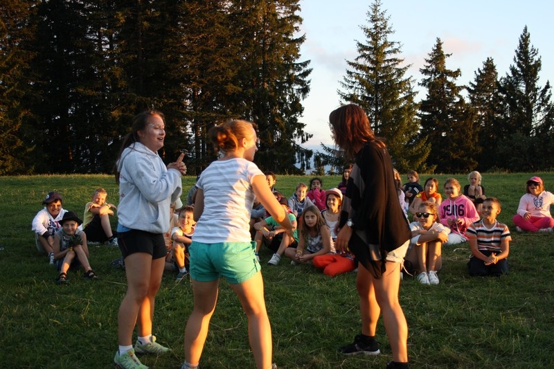 Village Camps International Summer Camp Leysin, Switzerland 2026-08-15 https://www.villagecamps.com/journals_admin/images/706-14-campfire (84).jpg